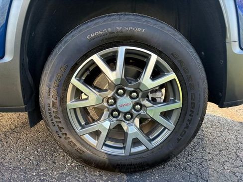 Certified 2023 GMC Acadia SLE w/ Driver Convenience Package image 11