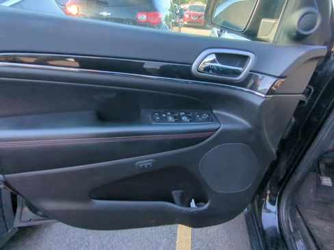 Used 2017 Jeep Grand Cherokee Trailhawk w/ Trailhawk Luxury Group AWD/4WD image 8