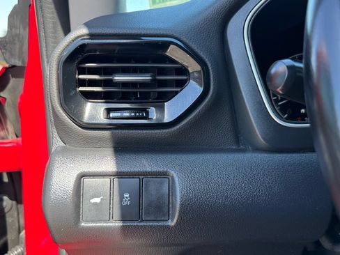 Used 2023 Honda Pilot Touring image 14