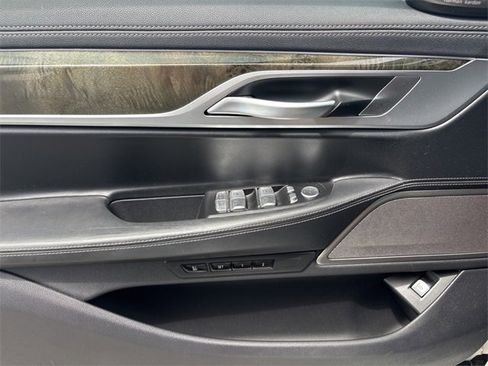 Used 2020 BMW 750i xDrive w/ M Sport Package image 24