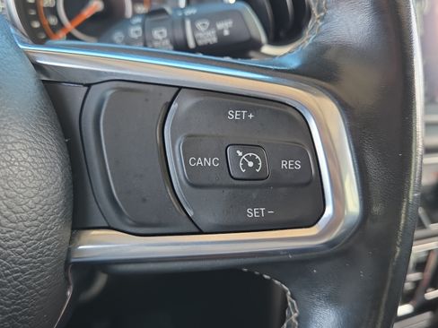 Used 2022 Jeep Wrangler Unlimited Sahara w/ LED Lighting Group AWD/4WD image 23