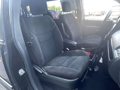 Used 2016 Dodge Grand Caravan SE FWD image 26