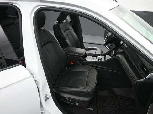 Used 2023 Jeep Grand Cherokee Overland image 19