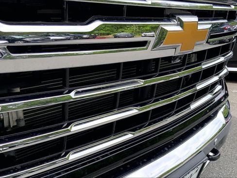 Used 2024 Chevrolet Silverado 2500 LTZ w/ LTZ Plus Package AWD/4WD image 32