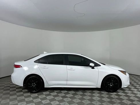 Used 2023 Toyota Corolla LE FWD image 4