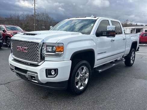 Used 2017 GMC Sierra 2500 Denali w/ Duramax Plus Package image 4