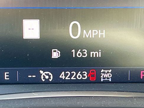 Used 2022 GMC Acadia SLT w/ Preferred Package image 12