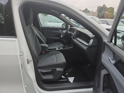 New 2025 Volkswagen Tiguan SE R-Line image 35