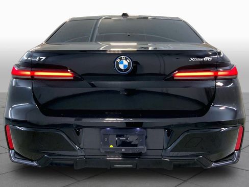 Used 2024 BMW i7 xDrive60 w/ Executive Package AWD/4WD image 4
