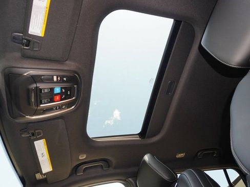 New 2025 Jeep Grand Cherokee L Altitude AWD/4WD image 7