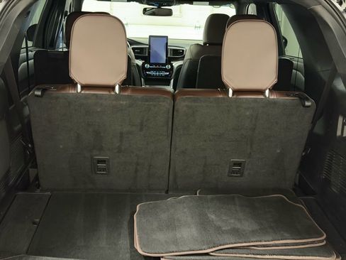 Used 2023 Ford Explorer Platinum w/ Technology Package image 22