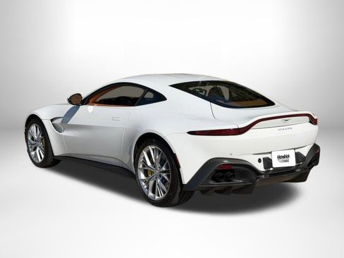 Used 2021 Aston Martin V8 Vantage Coupe RWD image 3