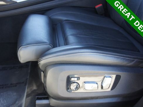 Used 2024 BMW X7 M60i w/ Executive Package image 32