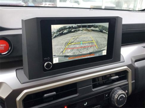 Used 2024 Toyota Tacoma TRD Off-Road image 28