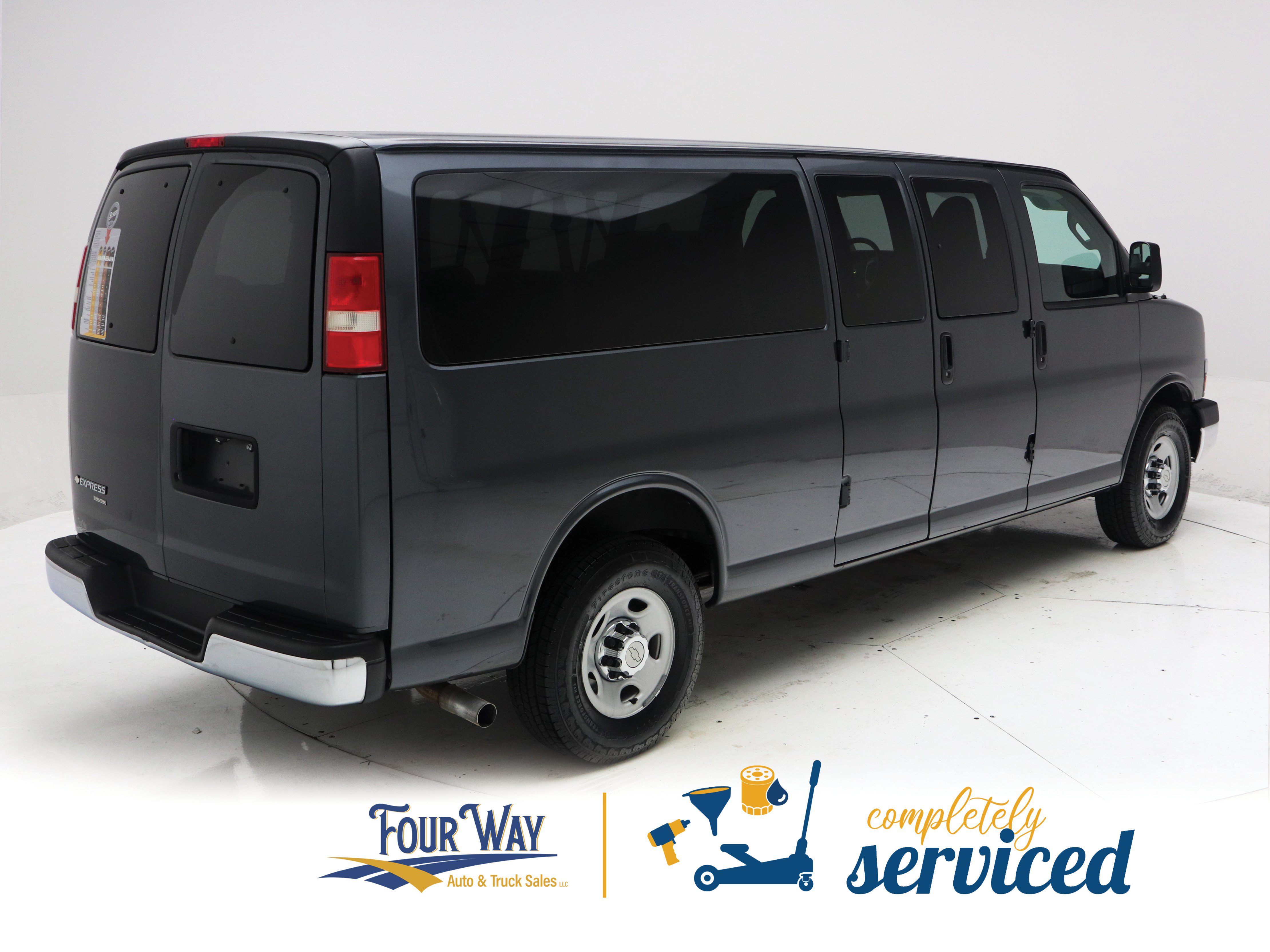Used 2016 Chevrolet Express 3500 LT w/ LT Preferred Equipment Group RWD image 4