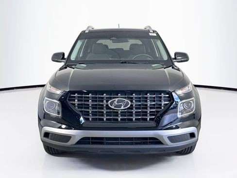 Used 2023 Hyundai Venue SEL FWD image 2
