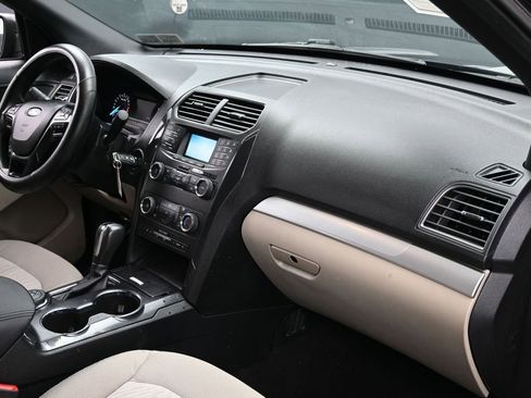 Used 2018 Ford Explorer 4WD w/ Class II Trailer Tow Package image 34