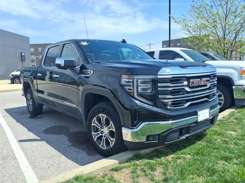 Used 2025 GMC Sierra 1500 SLT image 4