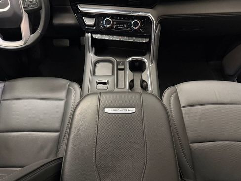 Used 2025 GMC Sierra 2500 Denali AWD/4WD image 29