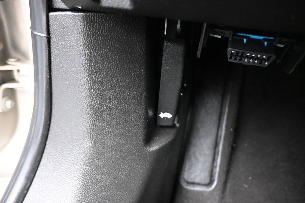 Used 2016 Chevrolet Cruze LT w/ Enhanced Safety Package FWD image 26