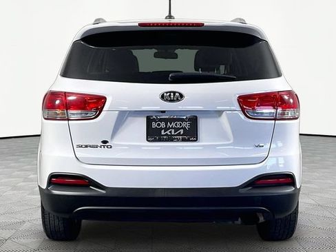 Used 2017 Kia Sorento LX FWD image 5