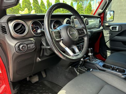 Used 2018 Jeep Wrangler Unlimited Sahara w/ Cold Weather Group AWD/4WD image 22