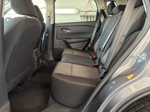 Used 2025 Nissan Rogue SV FWD image 29