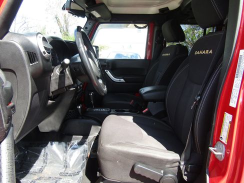 Used 2014 Jeep Wrangler Unlimited Sahara w/ Max Tow Package image 12