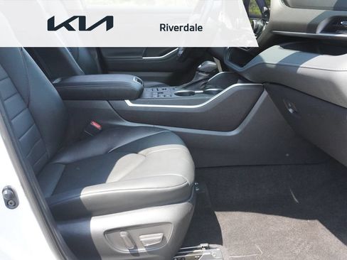 Used 2023 Toyota Highlander XLE AWD/4WD image 28