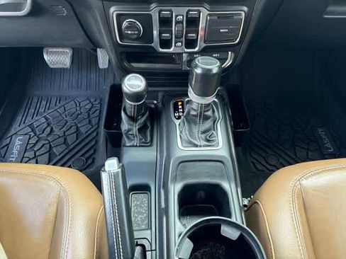 Used 2020 Jeep Gladiator Overland AWD/4WD image 19