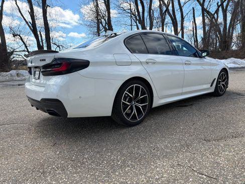 Used 2021 BMW 530i xDrive w/ M Sport Package image 13