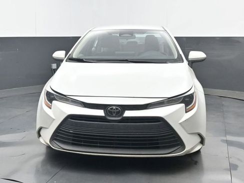 Used 2025 Toyota Corolla LE FWD image 5