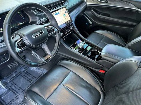 Used 2022 Jeep Grand Cherokee Overland w/ Advanced Protech Group III image 10