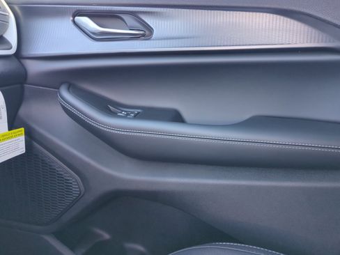 New 2025 Jeep Grand Cherokee Laredo w/ Luxury Tech Group I image 16