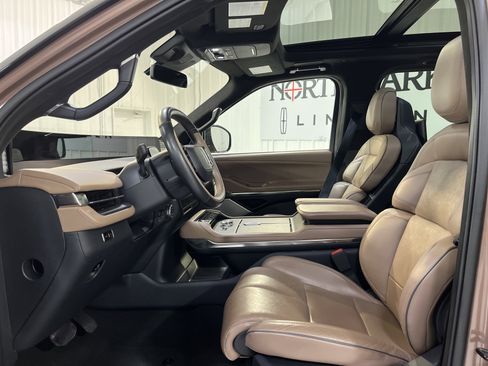 Used 2025 Lincoln Navigator Black Label image 9