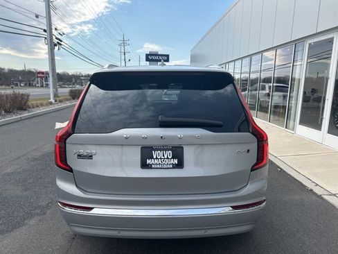 Used 2025 Volvo XC90 B6 Plus image 4