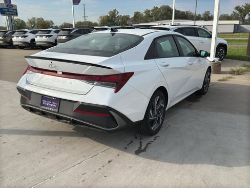 New 2025 Hyundai Elantra Sport image 5