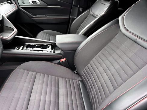 Used 2025 Ford Explorer ST-Line w/ ST-Line Street Pack image 15