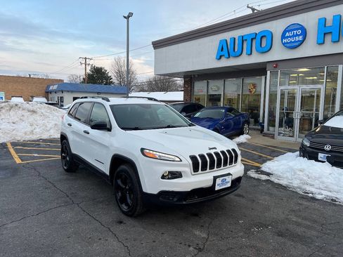 Used 2017 Jeep Cherokee Sport image 3