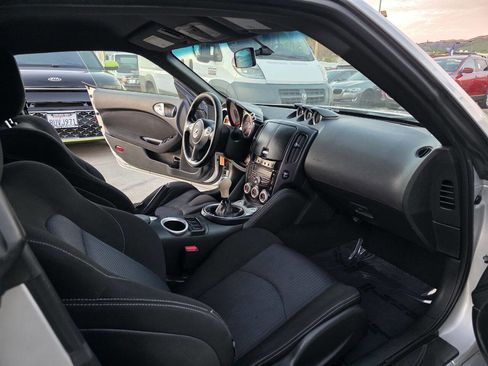 Used 2009 Nissan 370Z Touring w/ Sport Pkg image 13