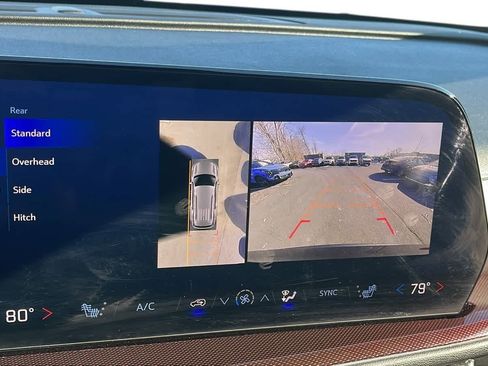 Used 2024 Chevrolet Traverse Z71 image 16