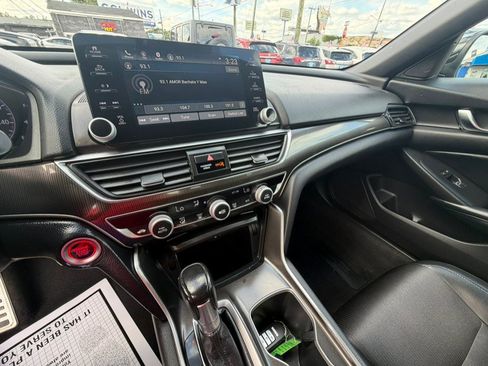 Used 2018 Honda Accord Sport image 13