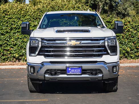 Used 2024 Chevrolet Silverado 2500 LTZ AWD/4WD image 2