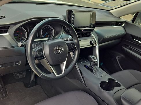 Used 2022 Toyota Venza LE AWD/4WD image 2