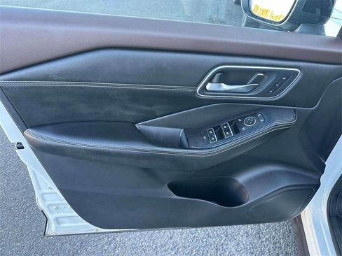 Certified 2021 Nissan Rogue SL w/ Premium Package image 16