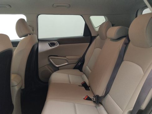 Used 2025 Kia Soul LX image 18