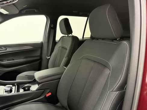 New 2026 Jeep Grand Cherokee Laredo image 18