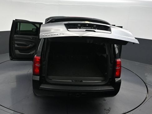 Used 2018 Chevrolet Suburban LT RWD image 36