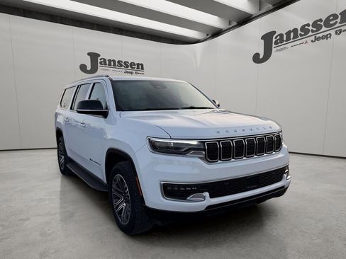 Used 2025 Jeep Wagoneer L 4WD image 4