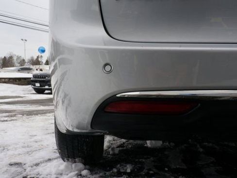 Used 2024 Chrysler Pacifica Touring-L image 85
